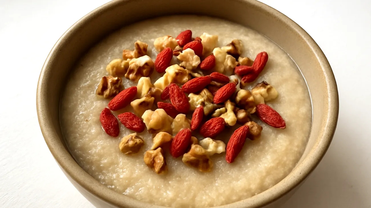 Amaranth-Pudding mit Walnüssen und Goji-Beeren"